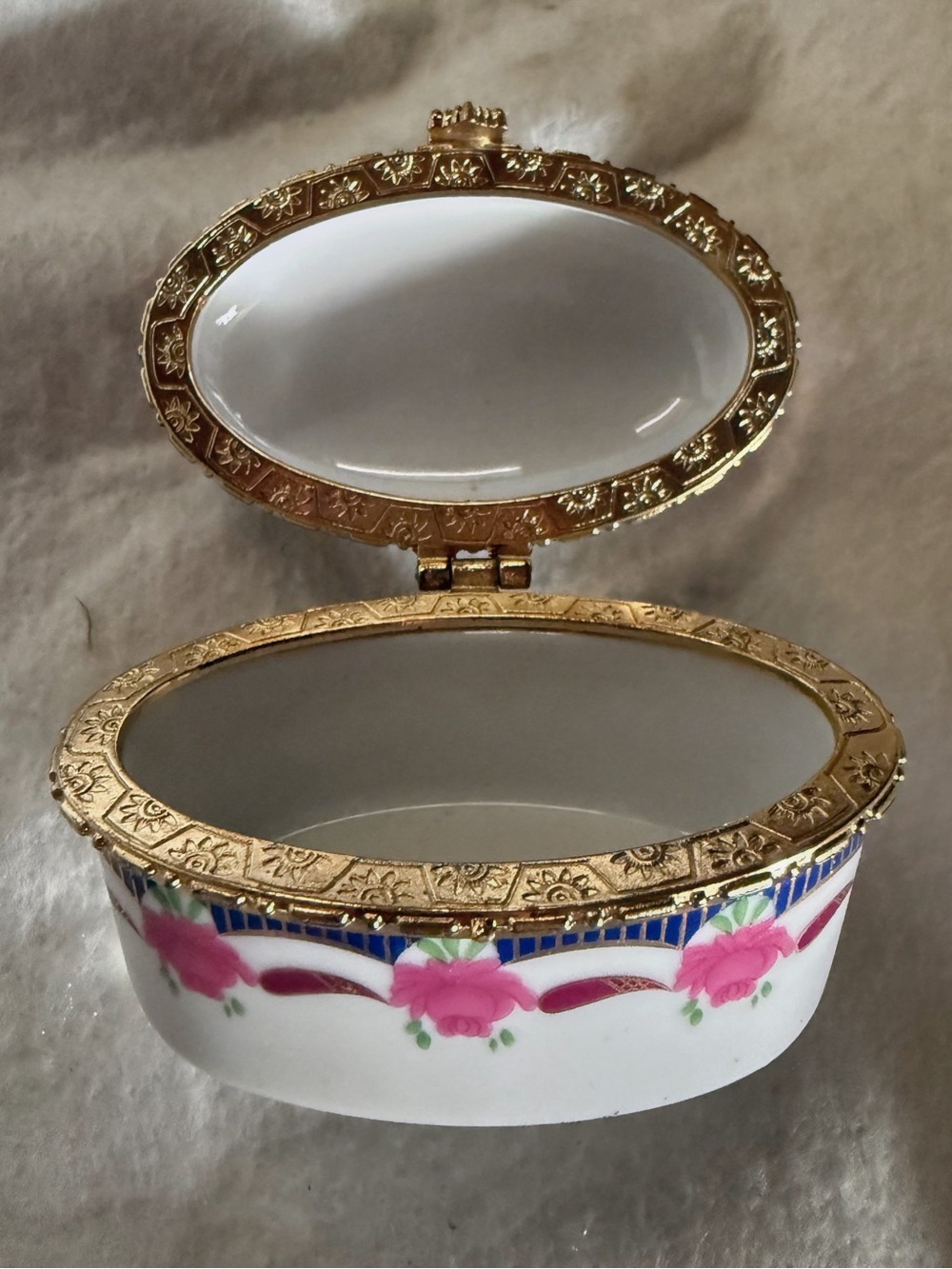 Nav Collection Limoges Style Porcelain Trinket Box Oval Floral Gold Tone Hinged